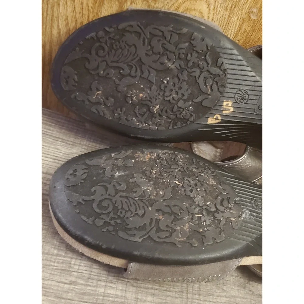 Axxiom Arika Bedazzled Wedge Sandals Women's Size 8.5 Gray‎
